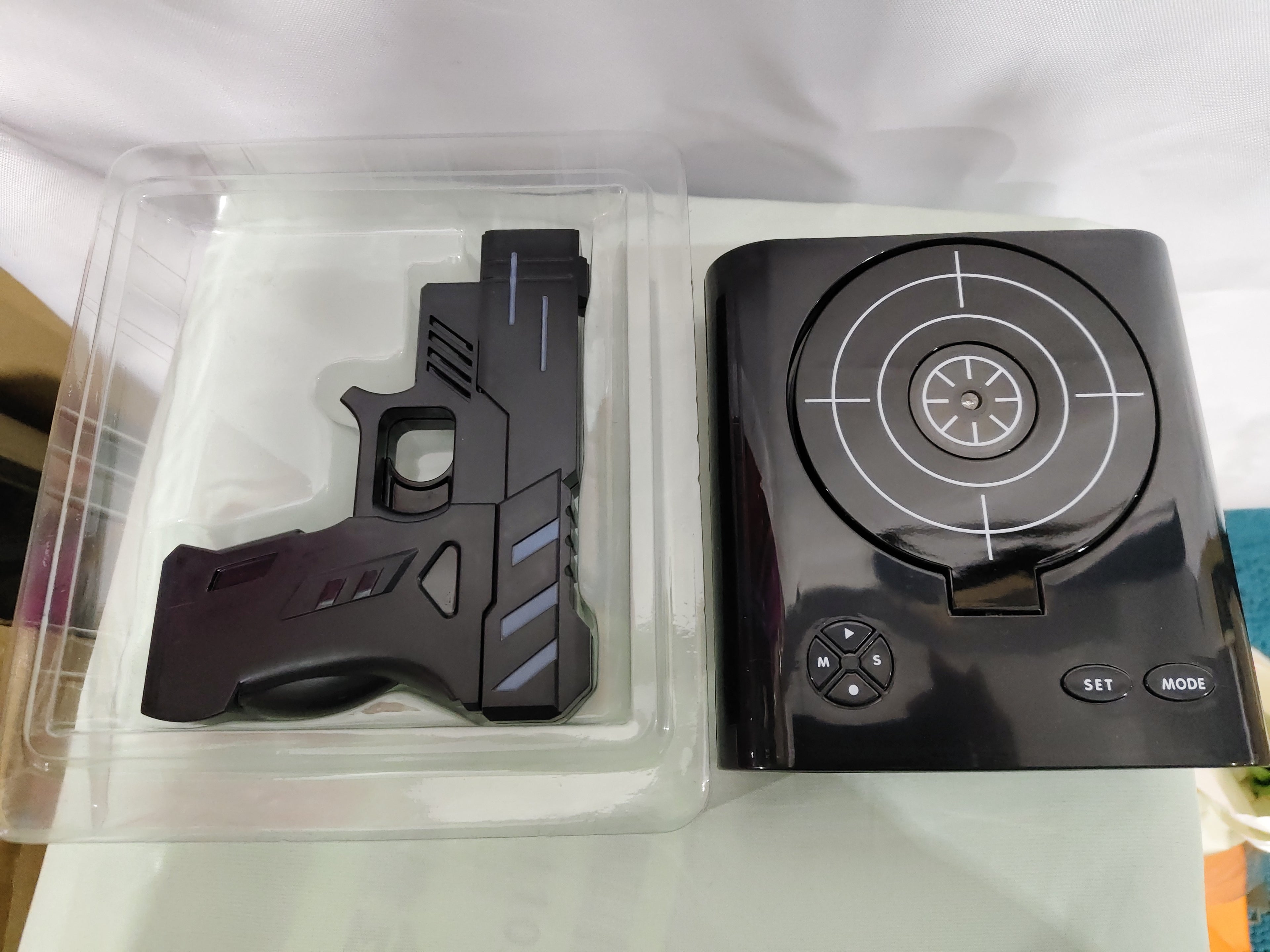 Manufacturers hit the alarm clock shooting toy alarm clock lazy alarm mute difficult to get up artifact metamorphosis alarm clock