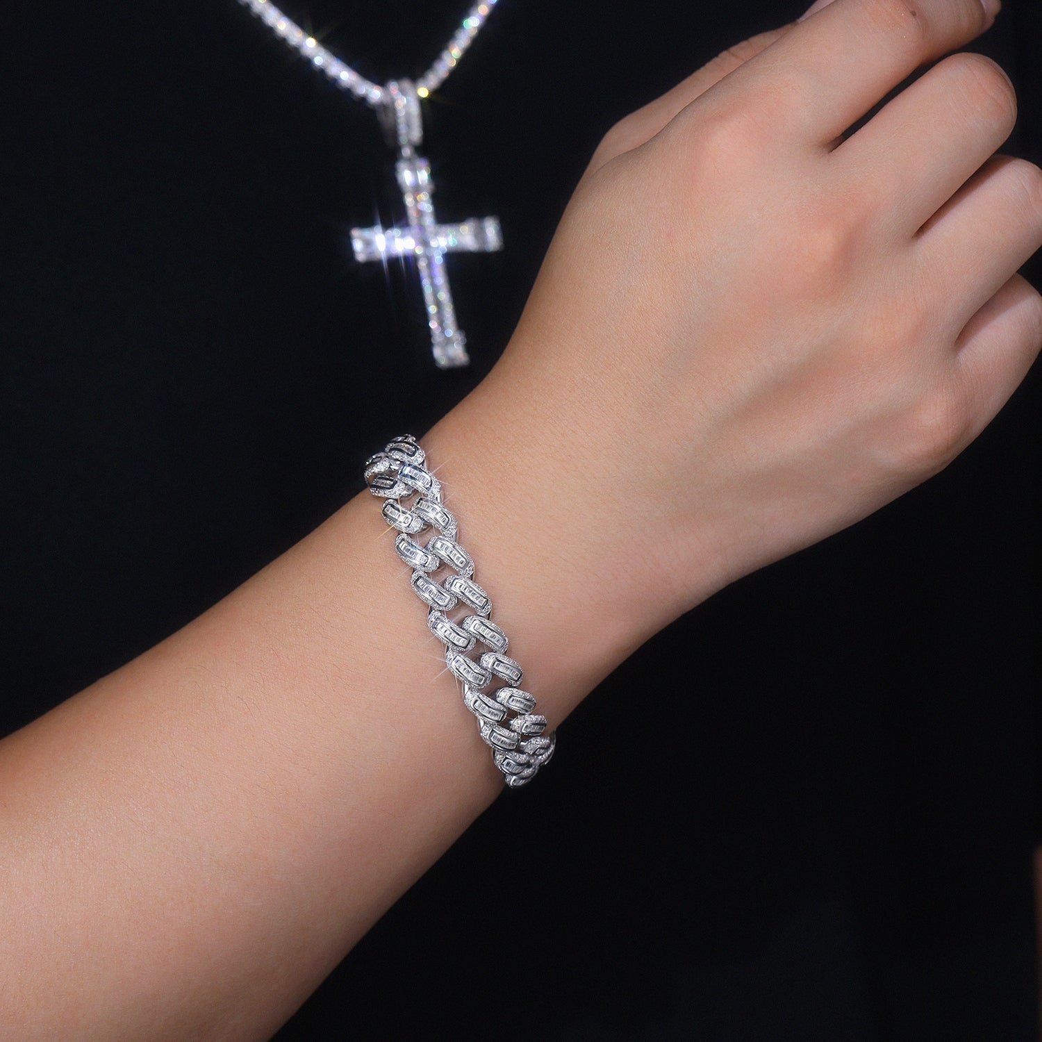 Set With Top-quality Moissanite, This Luxurious And Fashionable Light Luxury Jewelry Silver Bracelet Is Made Of S925 Silver Electroplated With Platinum