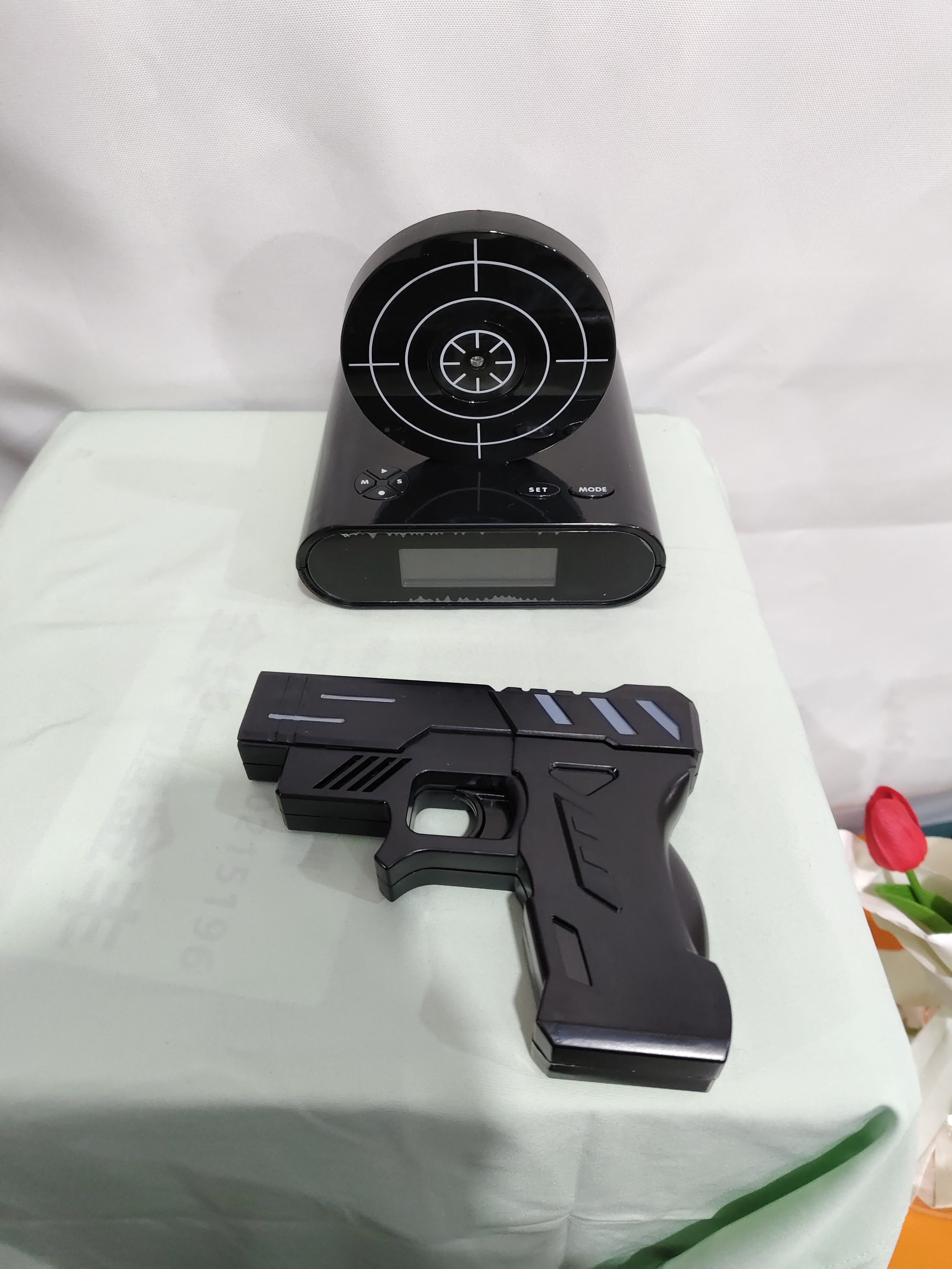 Manufacturers hit the alarm clock shooting toy alarm clock lazy alarm mute difficult to get up artifact metamorphosis alarm clock