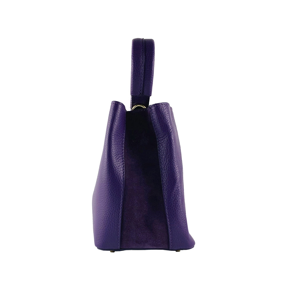 RB1006Y | Bucket Bag with Clutch in Genuine Leather Made in Italy. Shoulder strap with shiny gold metal snap hook attachments - Purple color - Dimensions: 16 x 14 x 21 cm + Handle 13 cm