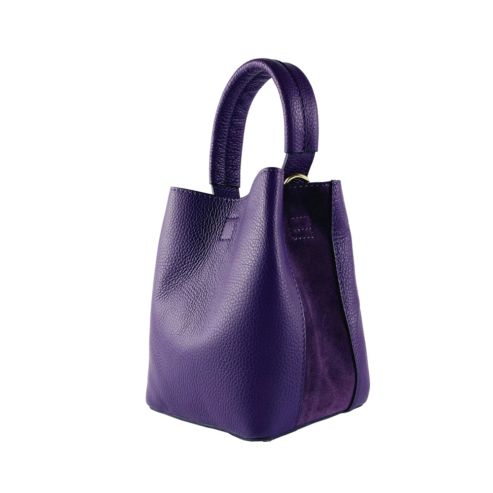 RB1006Y | Bucket Bag with Clutch in Genuine Leather Made in Italy. Shoulder strap with shiny gold metal snap hook attachments - Purple color - Dimensions: 16 x 14 x 21 cm + Handle 13 cm