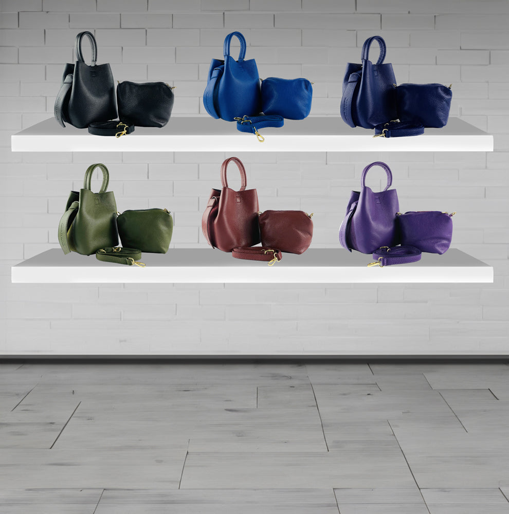 RB1006Y | Bucket Bag with Clutch in Genuine Leather Made in Italy. Shoulder strap with shiny gold metal snap hook attachments - Purple color - Dimensions: 16 x 14 x 21 cm + Handle 13 cm