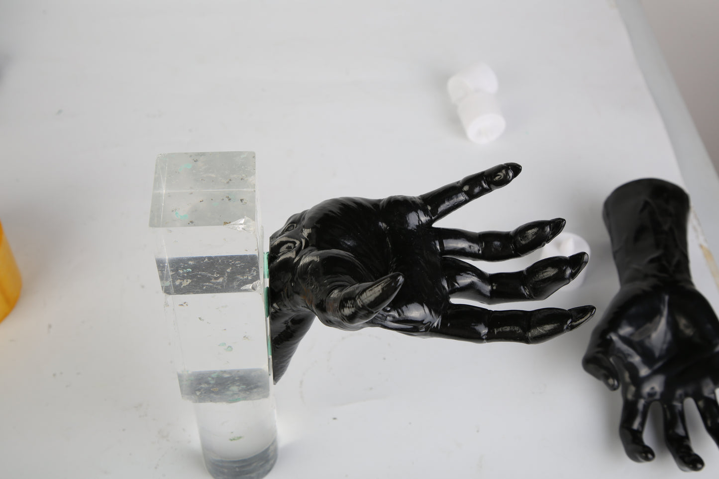 3Pcs Creepy Reaching Hands With Lighted Candles Wall Mounted Halloween Decoration Witch Devil Hand Aesthetic Goth Gothic Life Sized Horror Hands Hanging Sculpture